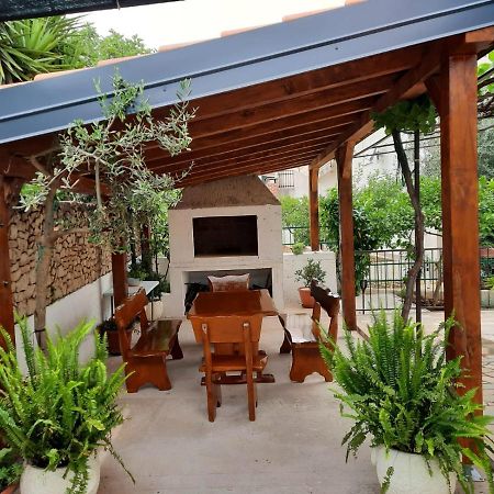 טרוגיר Apartments Sikirica מראה חיצוני תמונה
